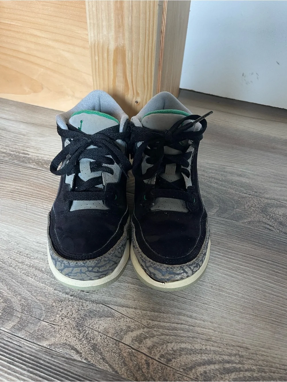 Jordan Kids Black and Green Retro Low-Top Sneakers